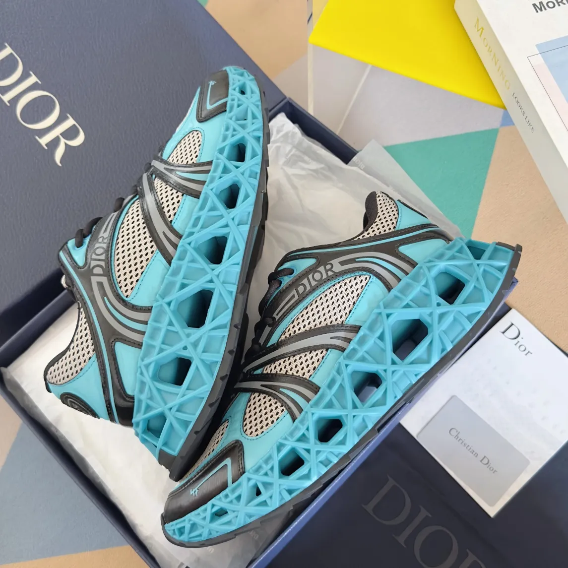 【DIOR】P:800💰 Men's 39-44. (Male 45.46 custom-made) Dior kawa Dior joint 2025ss casual sports shoes‼ ️ Reinterpret running shoes with dior’s haute couture style. b35 is made of fine-textured leather and mesh fabric materials. It can be worn in all seasons, is comfortable and breathable, and has many lines on the shoe body to outline details. It has a full retro three-dimensional feel and can create a casual look all year round!